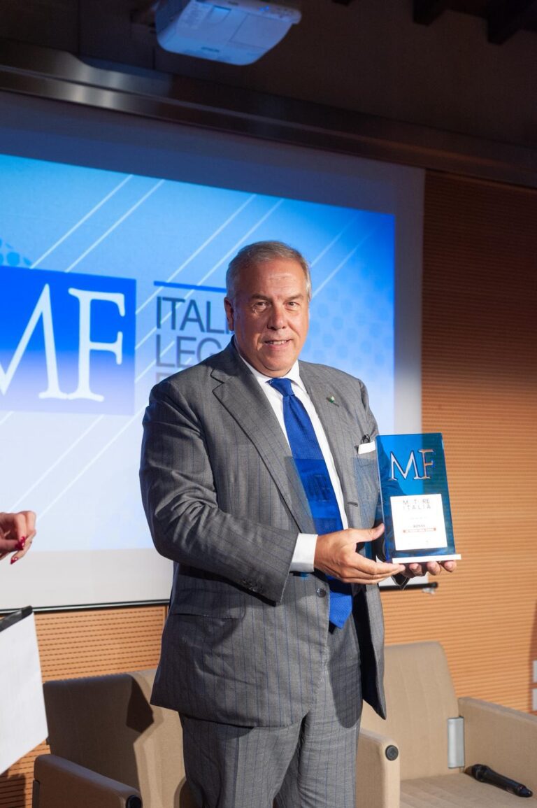 Silvano “Simone” Bettini accepts the award for ROSSS at the Motore Italia MF Italian Legal Rating Awards 2025 – Toscana