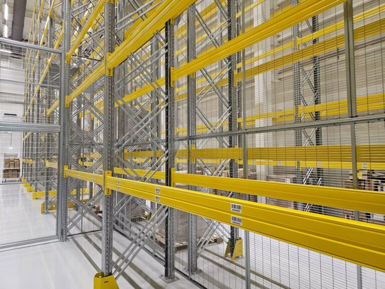 Dettagli Iron Fist portapallet di ROSSS per Spima LTD destinato al settore farmaceutico