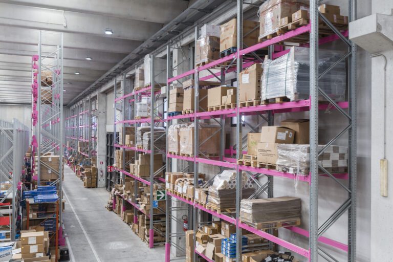 Maintenance des rayonnages industriels: pourquoi elle est essentielle