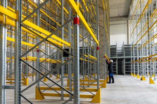 Progettazione di magazzini industriali e scaffalature: guida completa a efficienza, sicurezza e normative